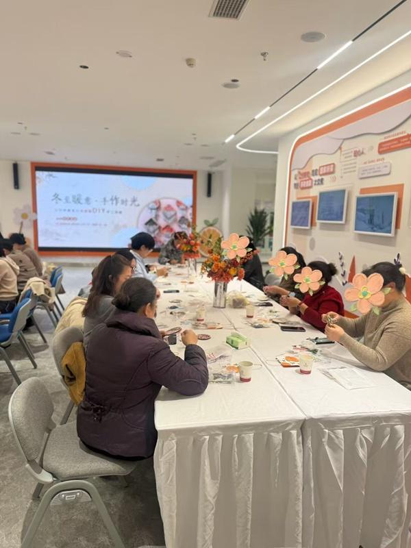 意·手作时光”民族风冰箱贴DIY沙龙开元棋牌工行贵阳甲秀支行举办“冬至暖(图2) 意·手作时光”民族风冰箱贴DIY沙龙开元棋牌工行贵阳甲秀支行举办“冬至暖(图2)