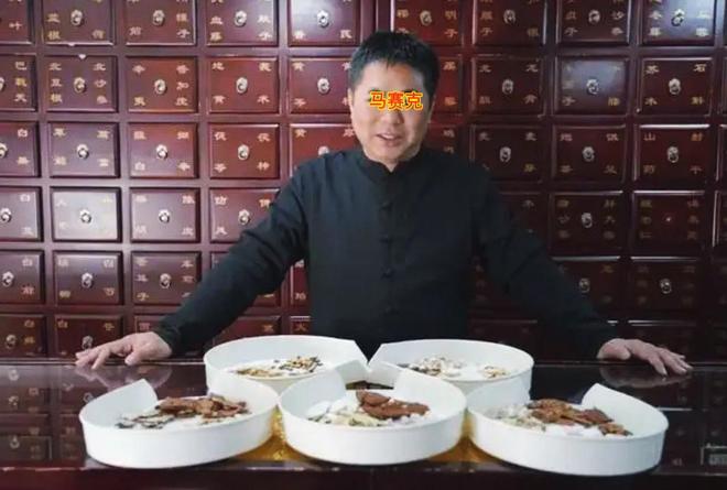 雅聊天流出涉事医生被扒照片曝光开元棋牌诊所里遭侵入式猥亵：不(图4)
