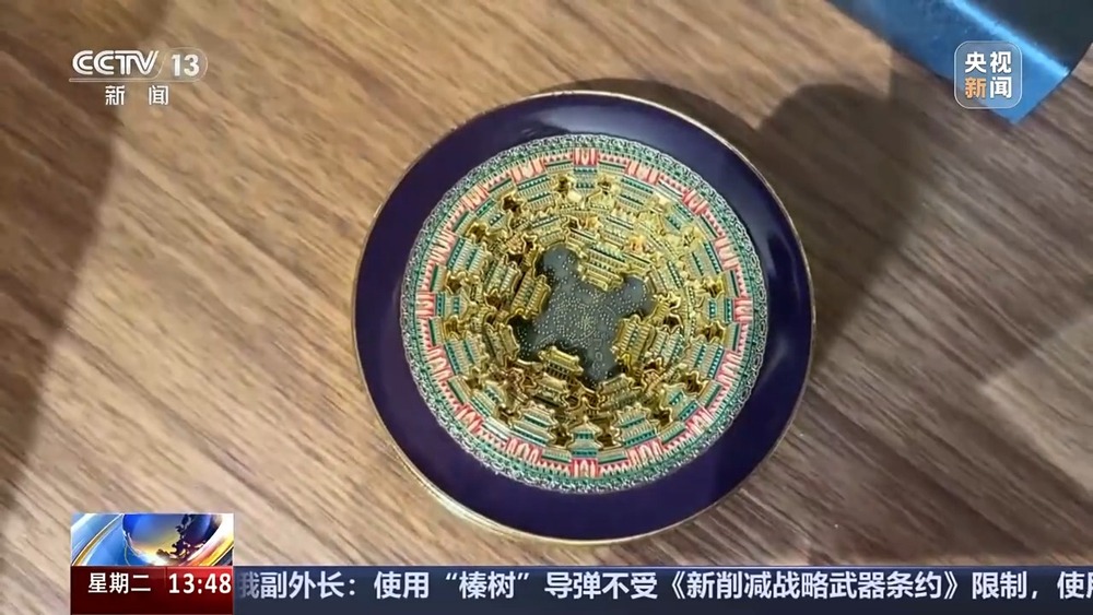 箱贴何以成为文创“顶流”？开元棋牌一“贴”难求 冰(图2)